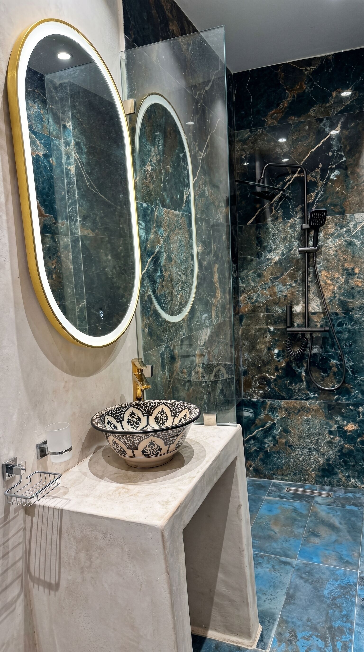 Luxury Double Room | Bathroom | Hair dryer, towels, soap, shampoo