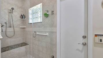 House, 3 Bedrooms, Patio, Lake View | Bathroom
