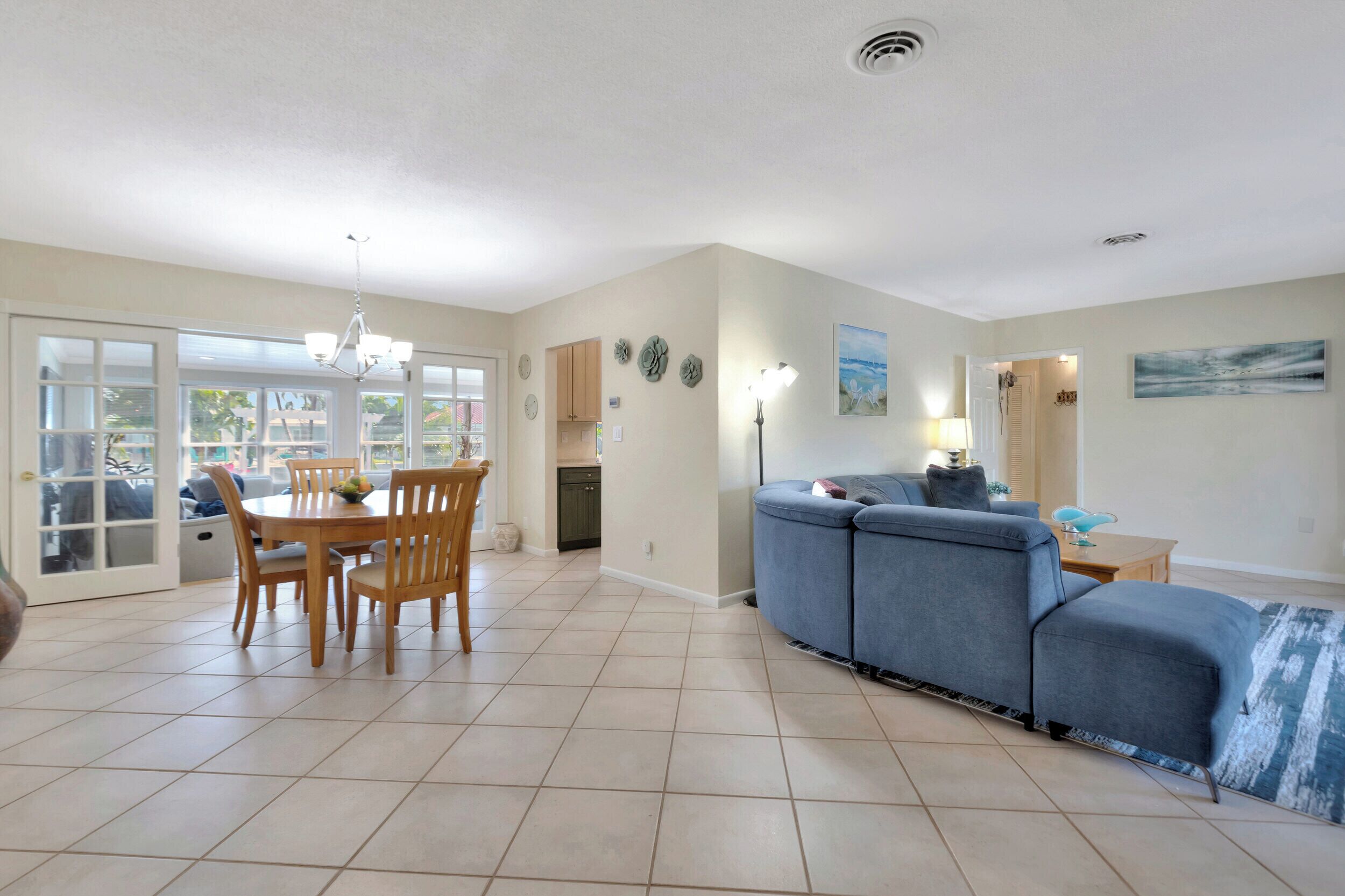 Ferienhaus, 3 Schlafzimmer, Terrasse, Seeblick | Wohnbereich
