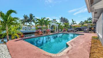 Outdoor pool, sun loungers