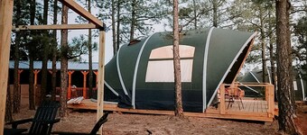 Scenic King Glamping Tent with AC & Mountain Views near Mountainair in Torreon, New Mexico