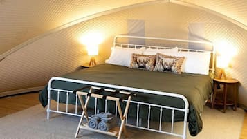 1 bedroom, travel crib, WiFi, bed sheets