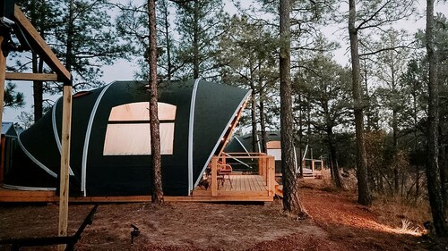 Scenic King Glamping Tent with AC & Mountain Views near Mountainair in Torreon, New Mexico