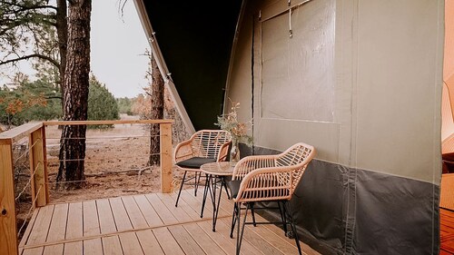 Scenic King Glamping Tent with AC & Mountain Views near Mountainair in Torreon, New Mexico