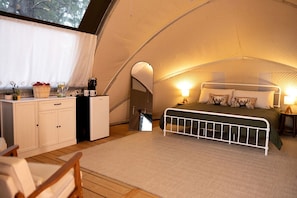 1 bedroom, travel cot, WiFi, bed sheets
