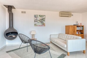 Smart TV, stereo - Gaou-Bénat · 2-bedroom apartment with ocean view · 30 m² terrace · Air-conditioned · Pool · Private estate (Bormes-les-Mimosas)