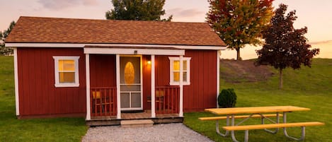 Basic Cabin, Multiple Beds, Kitchenette | Outdoor dining