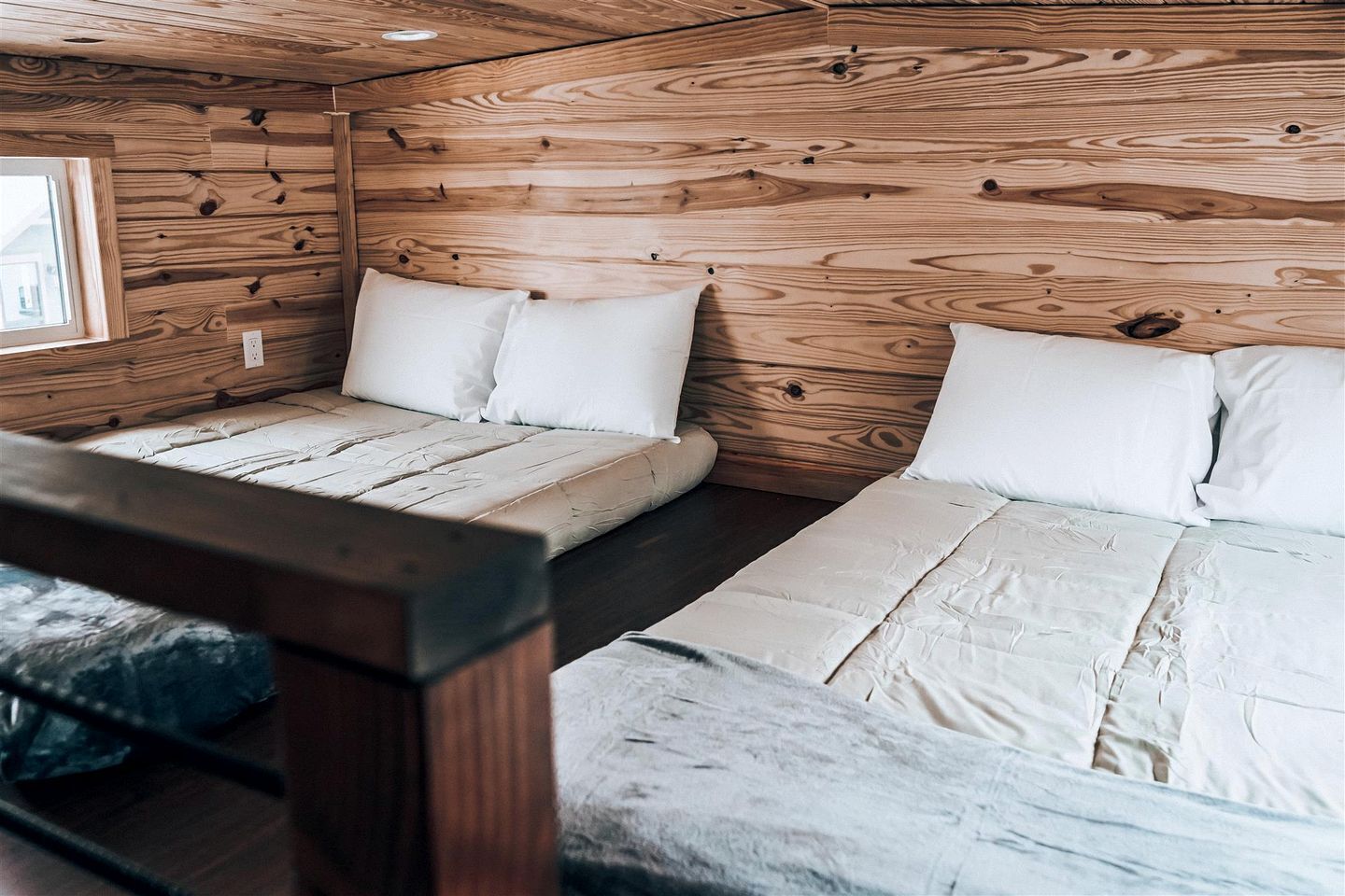 2 bedrooms, bed sheets