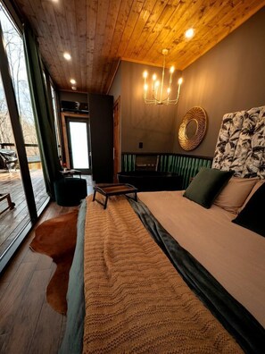 1 bedroom, bed sheets