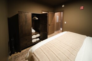 Room - Laura Pfeifer | Unit 103 | Modern Lancaster Apt (Lancaster)