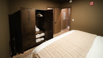 1 bedroom, WiFi (free), bed sheets