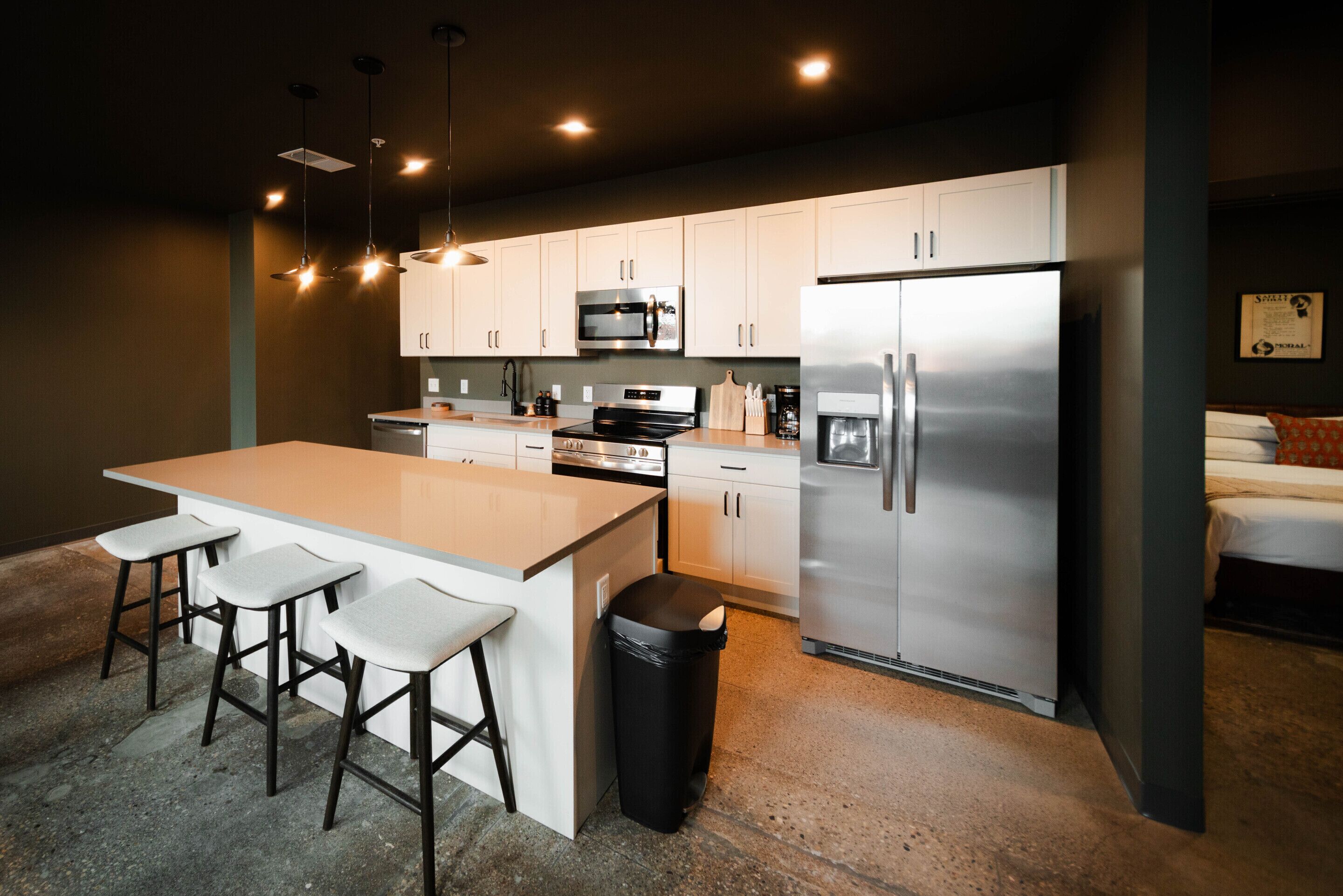 Coffee/tea maker, fridge, microwave, oven