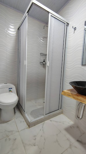Bathroom - Family-Friendly Beach Snorkeling Retreat (Taganga)