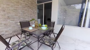 Outdoor dining - Family-Friendly Beach Snorkeling Retreat (Taganga)
