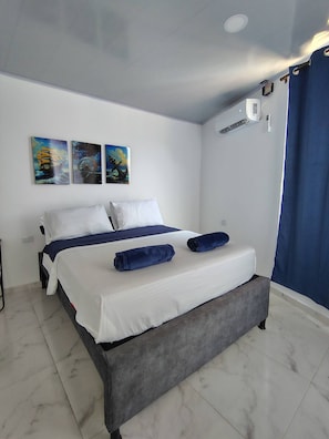 Room - Family-Friendly Beach Snorkeling Retreat (Taganga)