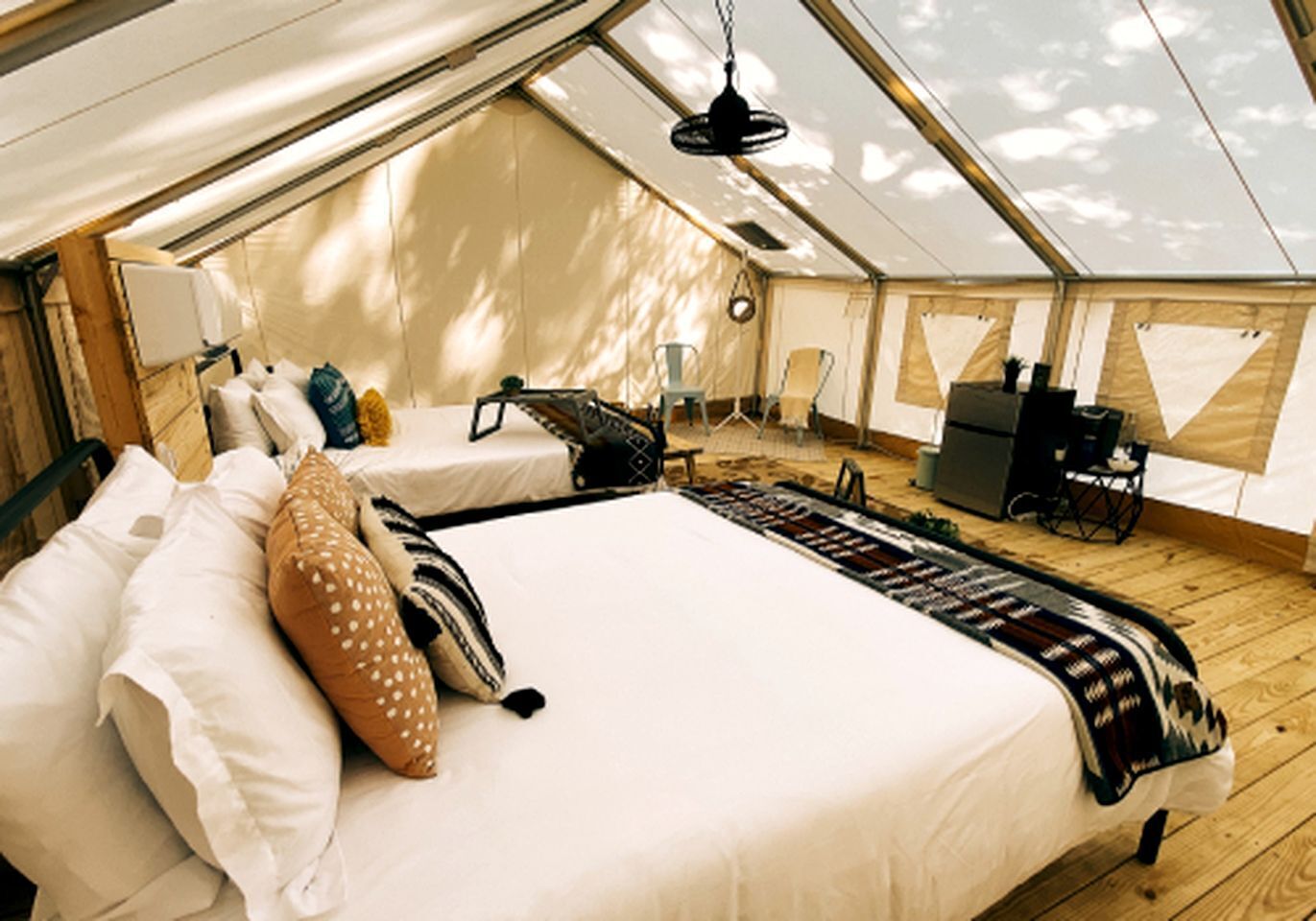 1 bedroom, desk, WiFi