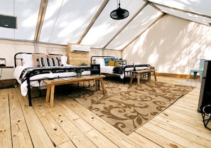 Desk, WiFi - Fantastic Tented Cabin with Fire Pit in Sarasota, Florida (Sarasota)