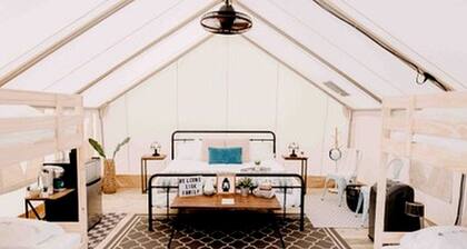Fantastic Tented Cabin with Fire Pit in Sarasota, Florida