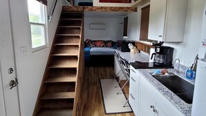 Private kitchen - Gorgeous Tiny House with Spectacular Countryside Vistas in Camp Wood, Texas (Camp Wood)
