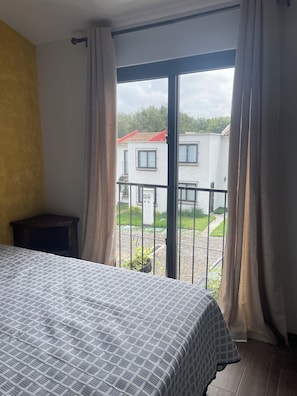 Internet - 3-bedroom house with AC in charming Antigua Guatemala with volcanic views (Ciudad Vieja)