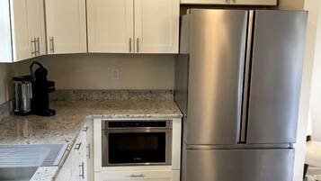 Coffee/tea maker, fridge, microwave, oven