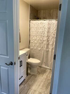 Bathroom - Incredible Waterfront Cabin for a Peaceful Family Getaway near Purlear, North Carolina (Purlear)