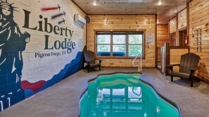 Pool - Mountain Retreat with Perfect for Groups in Pigeon Forge, Tennesee (Pigeon Forge)
