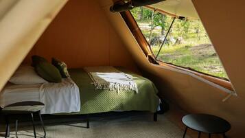 1 bedroom, desk, WiFi, bed sheets