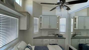 1 bedroom, bed sheets