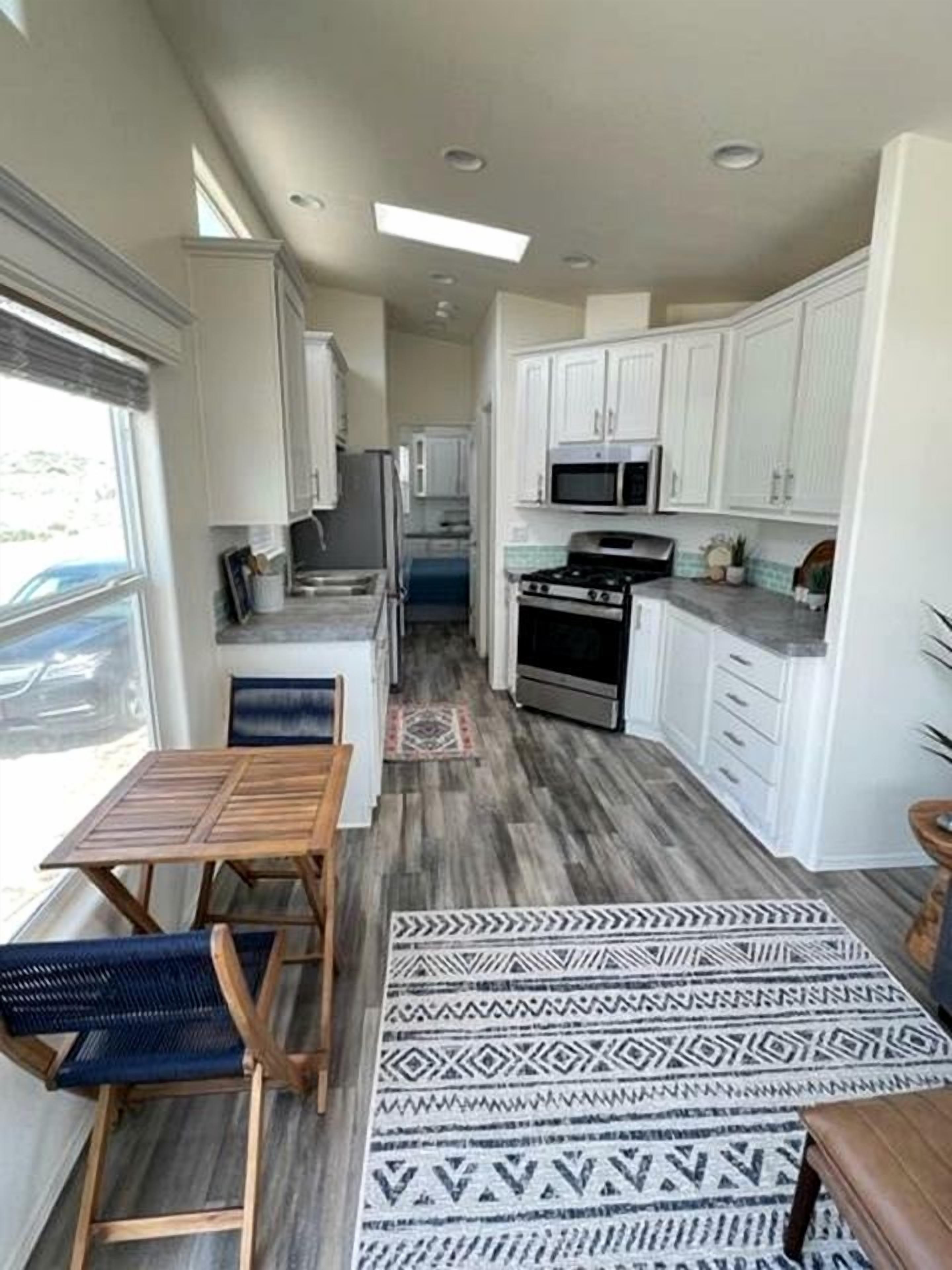Coffee/tea maker, fridge, oven, stovetop
