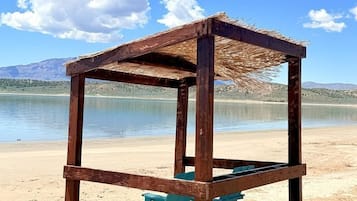 靠近海滩、帆船运动、划皮艇、钓鱼