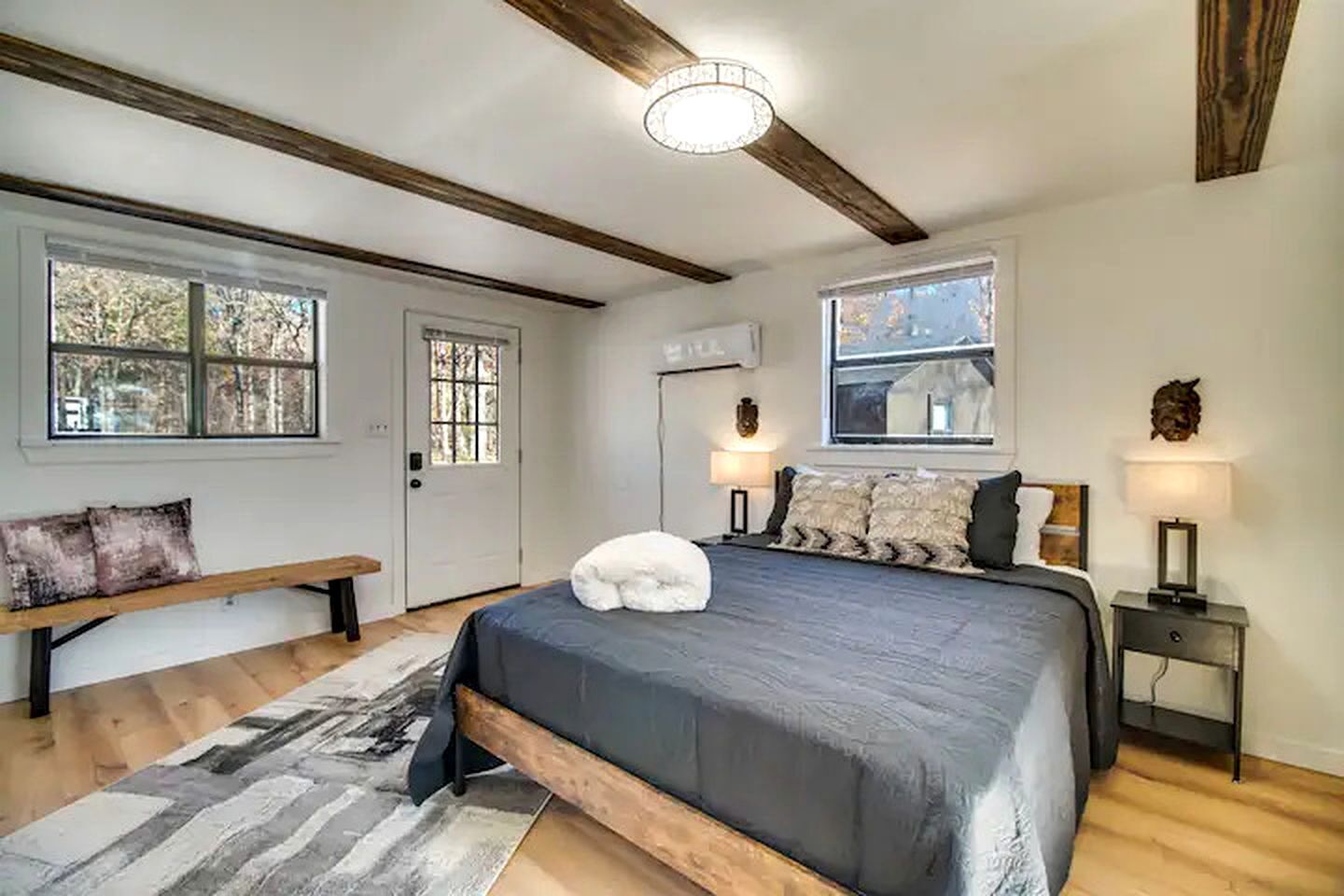 1 bedroom, desk, WiFi, bed sheets