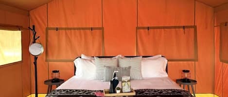 1 bedroom, bed sheets