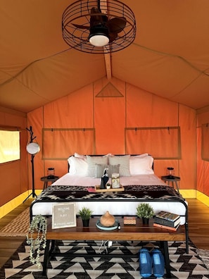 1 bedroom, bed sheets