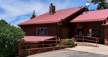 Large, Pet Friendly Cabin for Big Groups near Angel's Landing in Southern, Utah