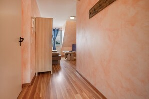 Unclassified image, 4 of 19, button - Apartment 'Fewo Backboard' with Shared Terrace, Private Garden and Wi-Fi (Röbel)