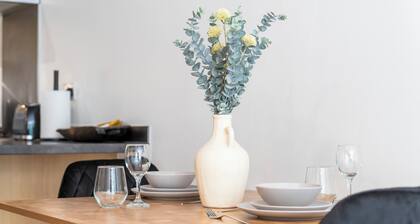 Luxury 2 Bed open plan Apartment | prime location