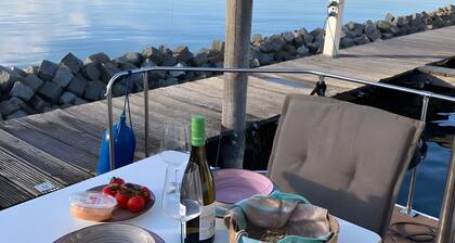 Hausboot 'MS Manfred' mit Seeblick und privater Terrasse