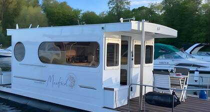 House Boat 'MS Manfred' with Lake View and Private Terrace