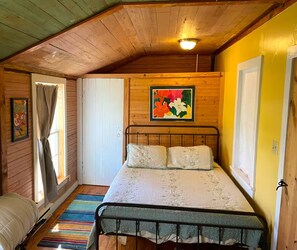 3 bedrooms, iron/ironing board, WiFi, bed sheets - Lulu's Cajun Cottage (Eunice)