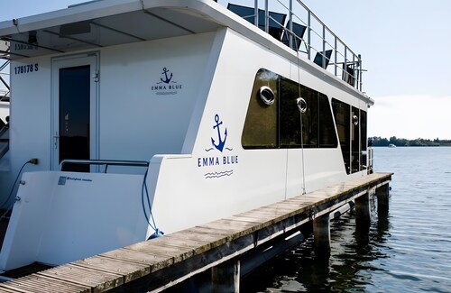 House Boat 'Hausboot Emma Blue' with Lake View, Private Terrace and Wi-Fi
