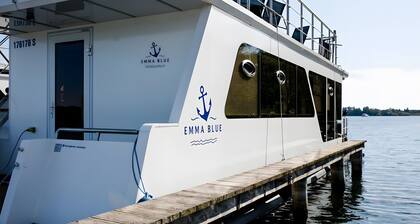 House Boat 'Hausboot Emma Blue' with Lake View, Private Terrace and Wi-Fi