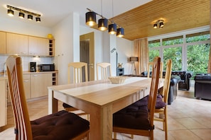 Dining - Holiday Home 'Haus 17' with Lake View, Private Terrace and Private Garden (Röbel)
