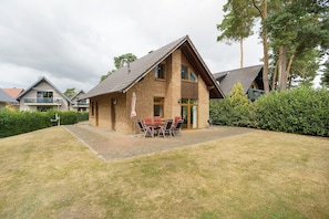Exterior - Holiday Home 'Haus 17' with Lake View, Private Terrace and Private Garden (Röbel)