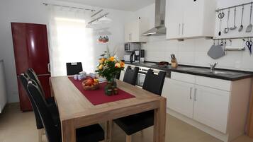 Coffee/tea maker, fridge, microwave, oven