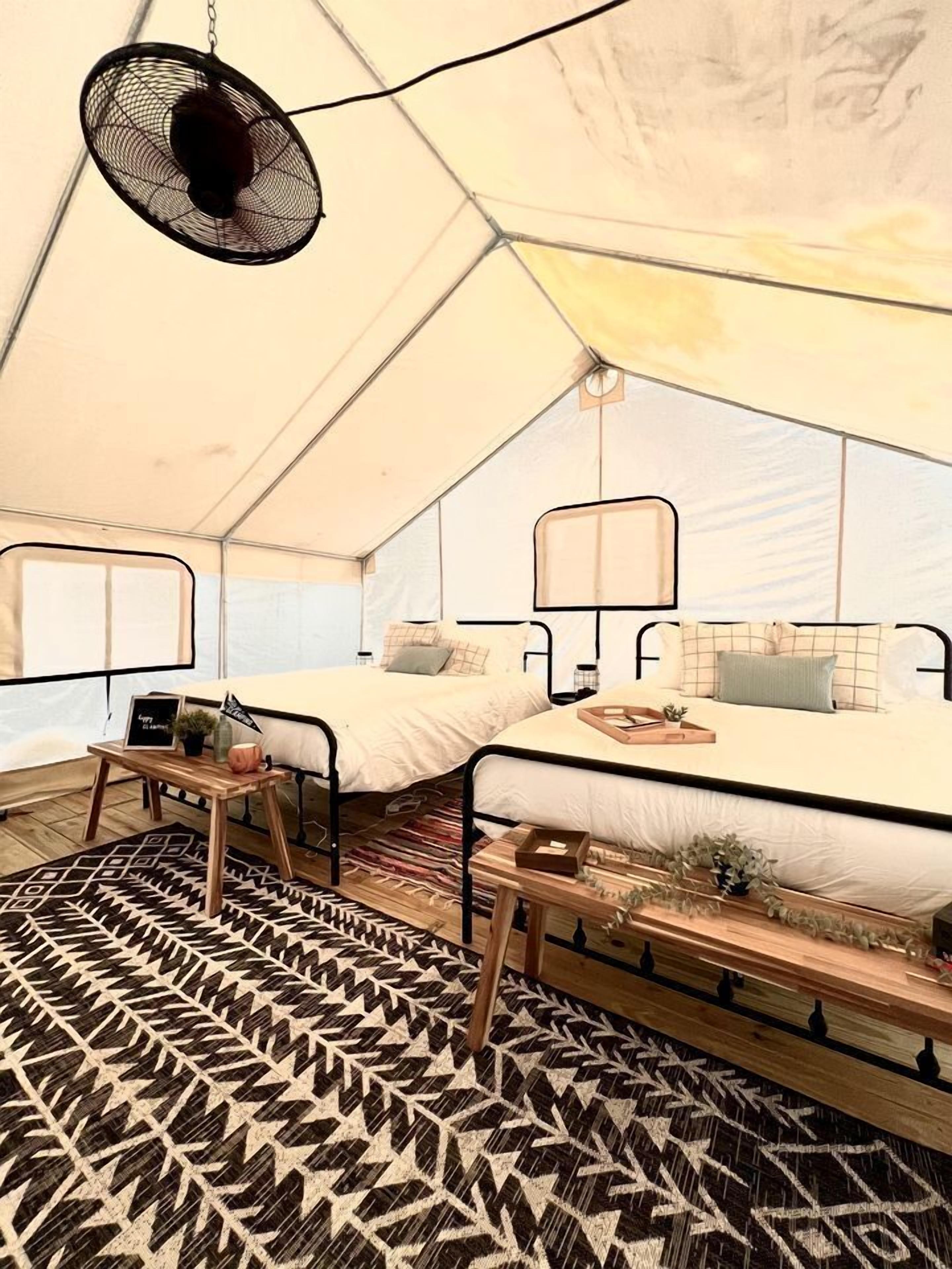 1 bedroom, desk, WiFi, bed sheets