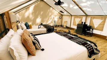 1 bedroom, desk, WiFi, bed sheets