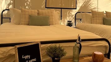 1 bedroom, desk, WiFi, bed sheets