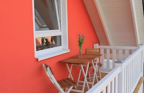 Outdoor dining - Apartment 'Haus K 104 OG' with Private Terrace, Private Garden and Wi-Fi (Röbel)
