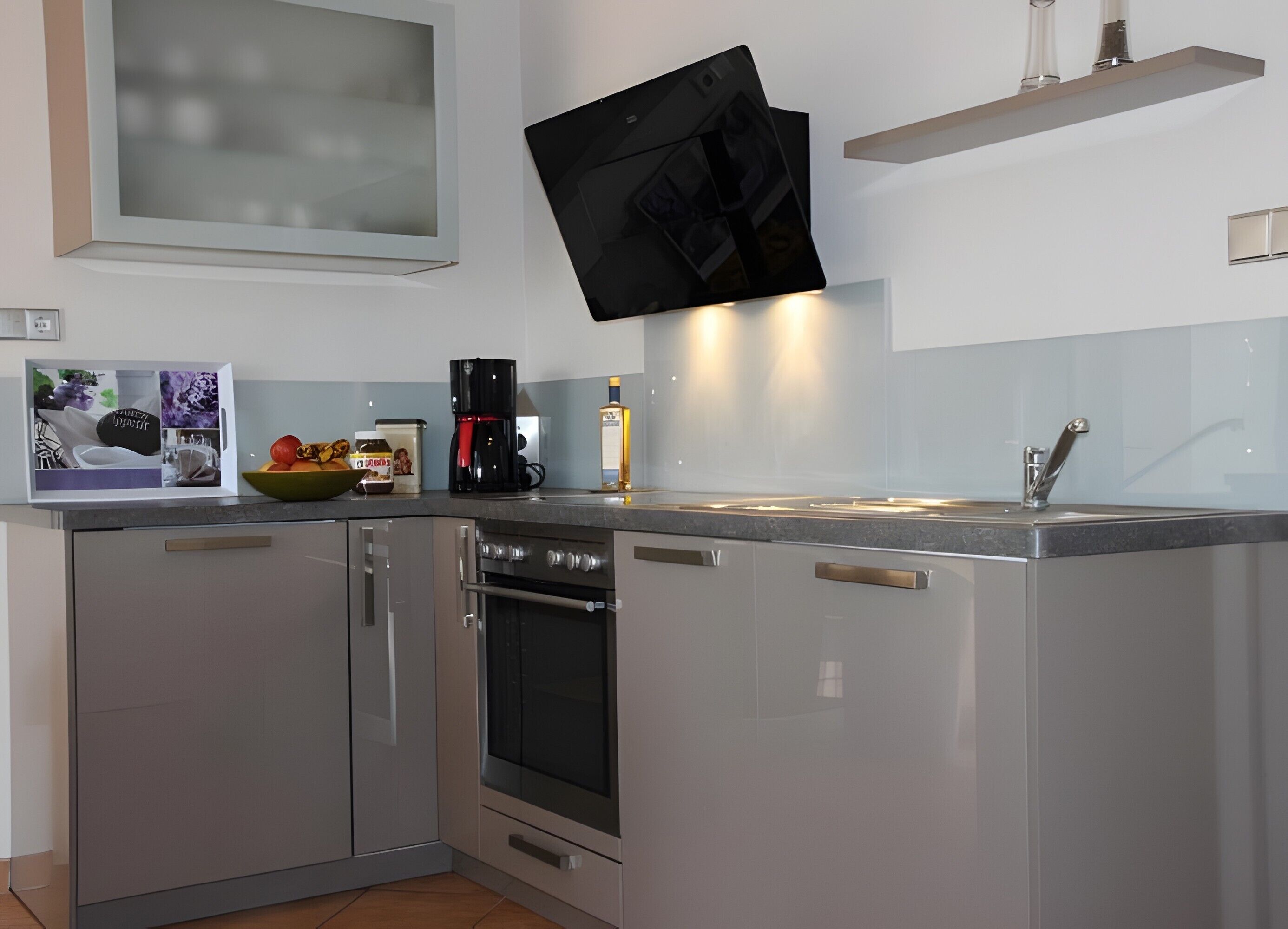 Cafetera/tetera, refrigerador, microondas, horno